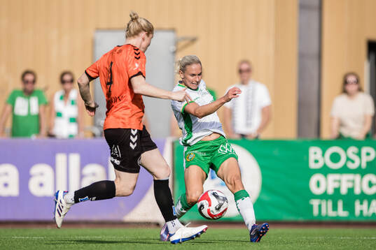 Hammarbys Jonna Andersson och Kristianstads Clare Elizabeth