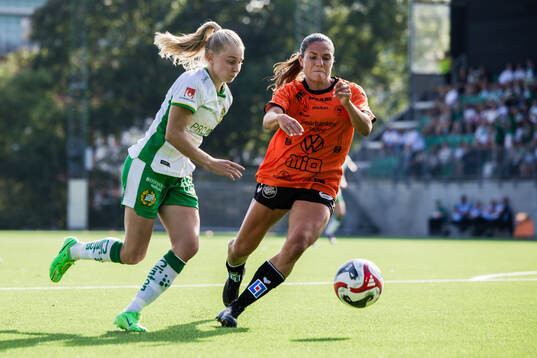 Hammarbys Emilie Joramo och Kristianstads Carly Wickenheiser