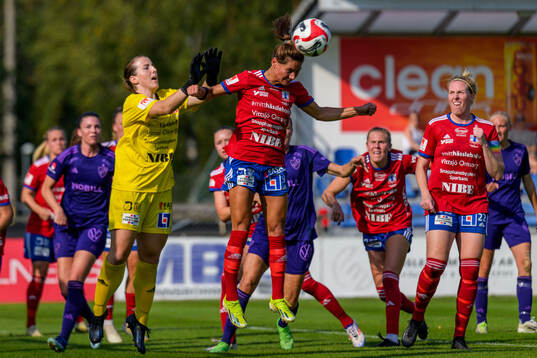 Vittsjös målvakt Elin Vaughan och Elisabet Klinga