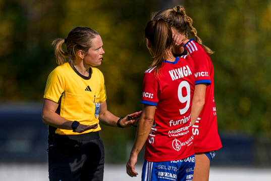Domare Sara Wiinikka och Vittsjös Julia Nicole Leas
