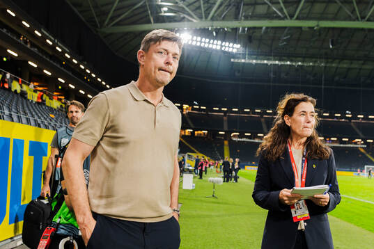 Head coach Jon Dahl Tomasson and media officer Petra Thorén
