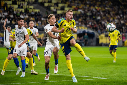 Kevor Palumets of Estonia and Dejan Kulusevski of Sweden