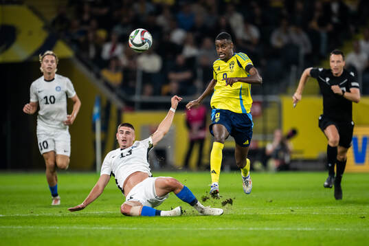 Maksim Paskotsi of Estonia and Alexander Isak of Sweden