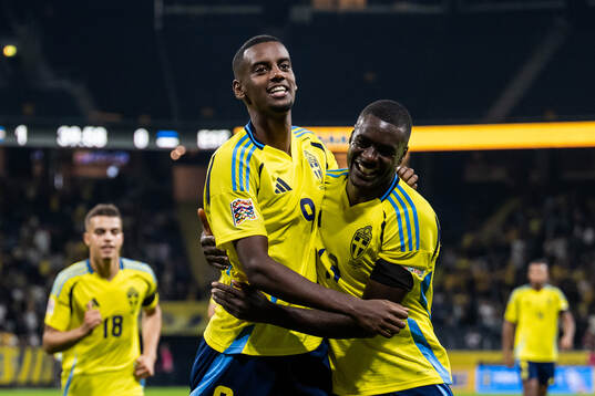 Alexander Isak scored 2-0 and celebrates with Ken Sema of