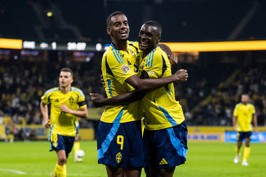 Alexander Isak scored 2-0 and celebrates with Ken Sema of