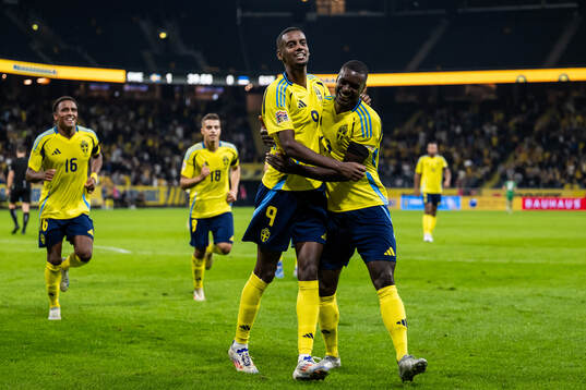 Alexander Isak scored 2-0 and celebrates with Ken Sema of