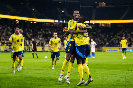 Alexander Isak scored 2-0 and celebrates with Ken Sema of