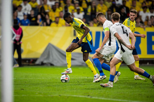 Alexander Isak and Viktor Gyökeres of Sweden