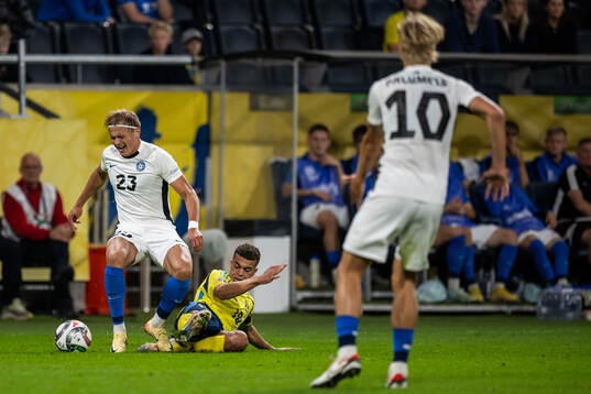 Vlasiy Sinyavskiy of Estonia and Yasin Ayari of Sweden