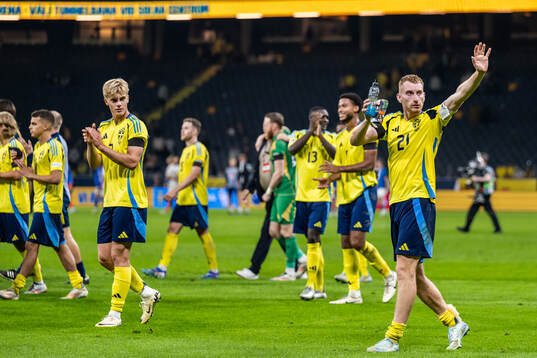 Dejan Kulusevski of Sweden celebrates