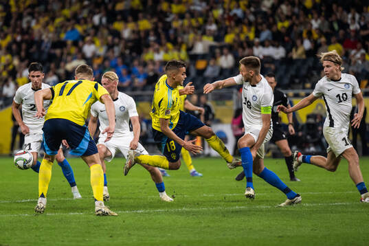 Yasin Ayari of Sweden and Karol Mets of Estonia