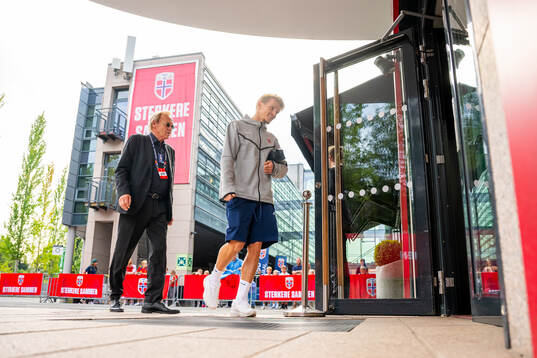 Geir Ellefsen, head of security, and Martin Ødegaard of