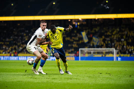 Maksim Paskotsi of Estonia and Ken Sema of Sweden