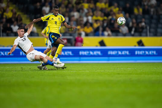 Maksim Paskotsi of Estonia and Alexander Isak of Sweden