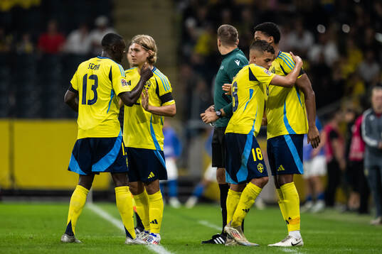 Ken Sema and Yasin Ayari of Sweden is substituted off for
