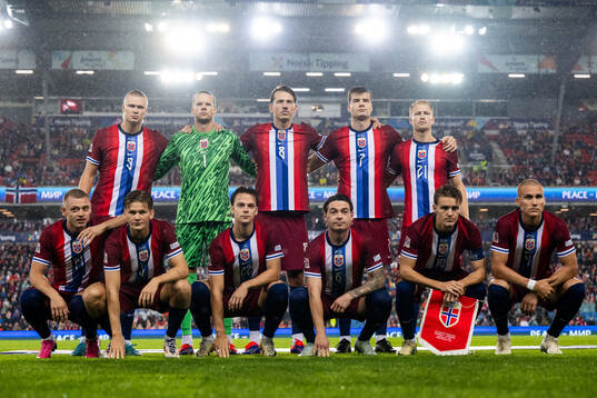 The starting eleven of Norway pose for a photo