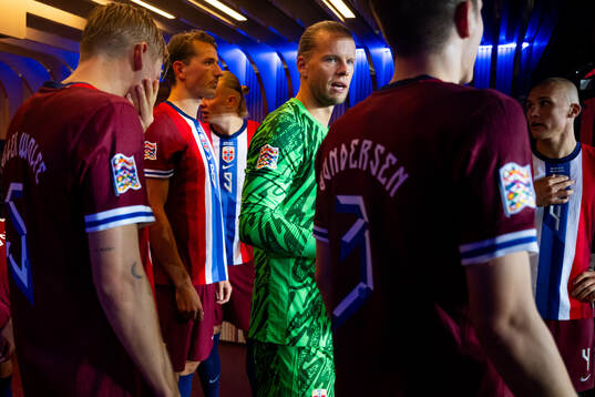 Goalkeeper Ørjan Håskjold Nyland and players of Norway at