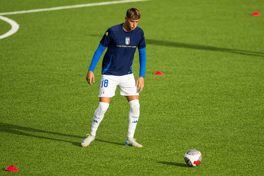 Pio Esposito of Italy warms up