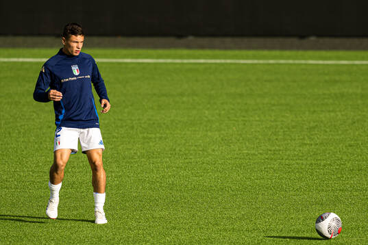 Mattia Zanotti of Italy warms up