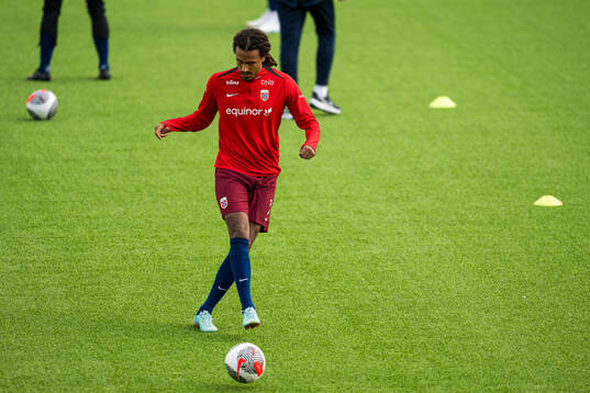 Robin Dahl Østrøm of Norway warms up
