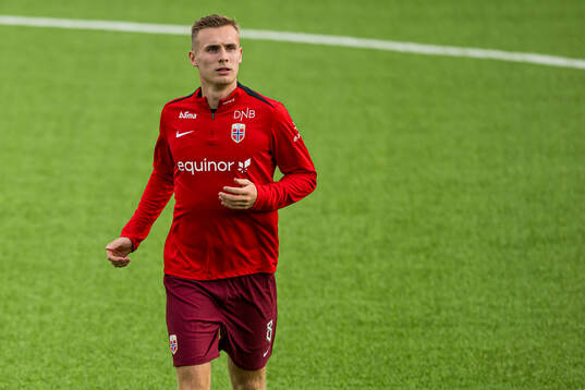 Sivert Heggheim Mannsverk of Norway warms up