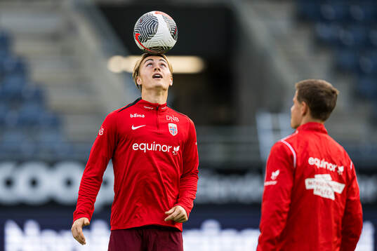 Elias Hoff Melkersen of Norway warms up