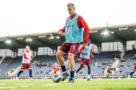 Sivert Heggheim Mannsverk of Norway warms up