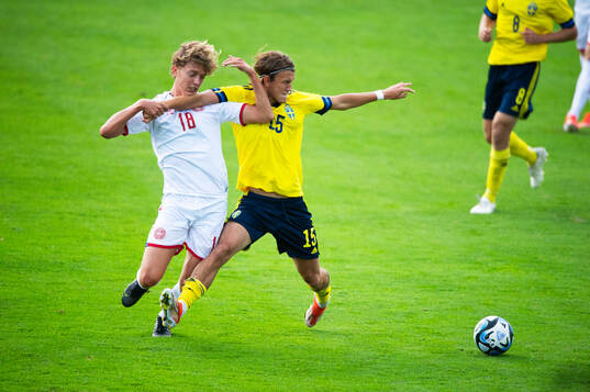 Sveriges Kasper Karlsson och Danmarks Andreas Nibe i U20