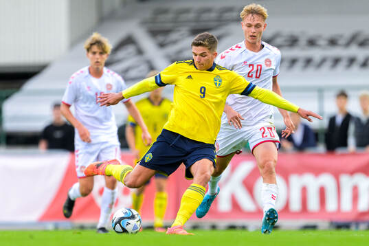 Leonardo De Oliveira of Sweden and Kasper Davidsen of