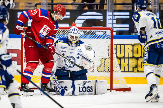 Timrås Filip Hållander och Leksands målvakt Mantas