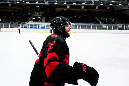 Malmö Redhawks Robin Hanzl jublar