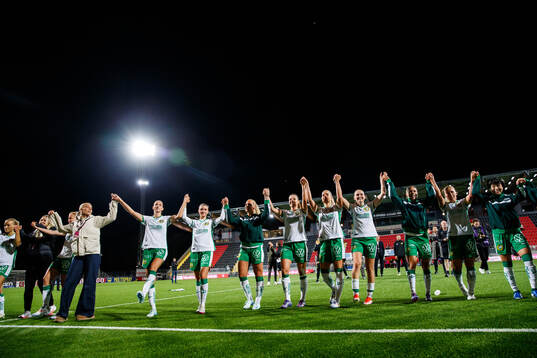 Hammarbys spelare jublar