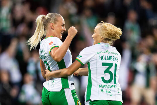 Hammarbys Cathinka Tandberg och Smilla Holmberg jublar