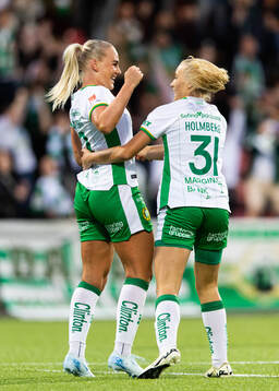 Hammarbys Cathinka Tandberg och Smilla Holmberg jublar