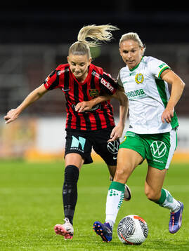 Brommapojkarnas Ellinor Johansson och Hammarbys Jonna