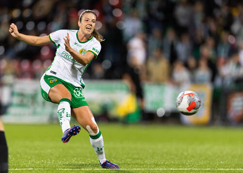 Hammarbys Emma Westin med ett skott
