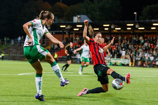 Hammarbys Smilla Vallotto och Brommapojkarnas