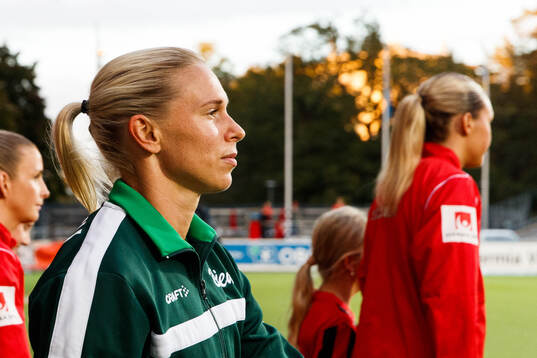 Hammarbys Jonna Andersson innan fotbollsmatchen i