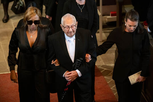 Partner Yaniseth Alcides, father Sven Eriksson and daughter