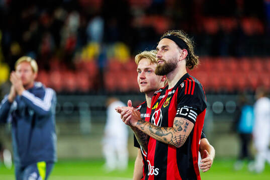 Östersunds Simon Marklund och Ali Suljic jublar