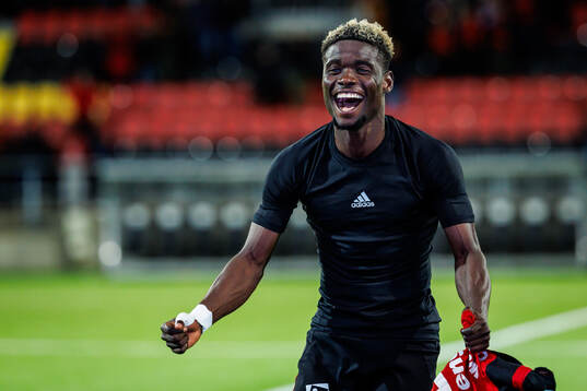 Östersunds Assiedou Yannick Armel Adjoumani jublar