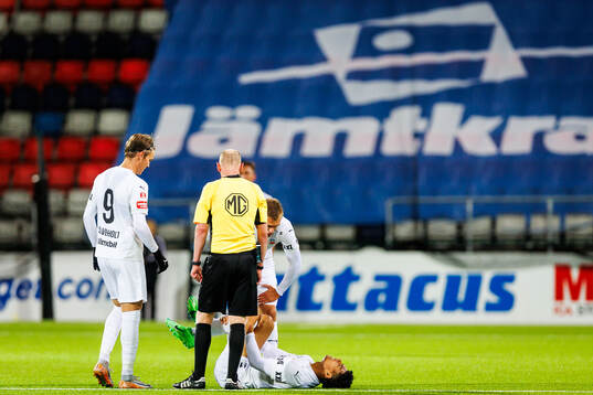Helsingborgs Milan Silva Rasmussen har ont