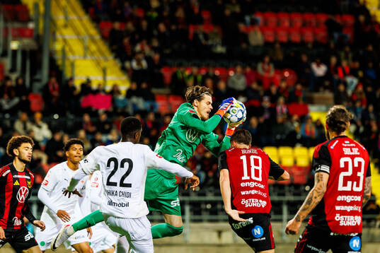 Östersunds målvakt Adam Benediktsson