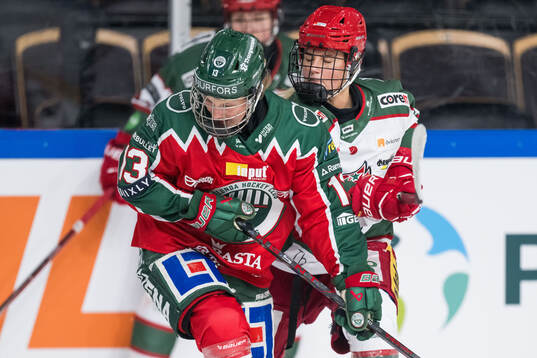 Frölundas Edit Danielsson och Modos Mira Hallin