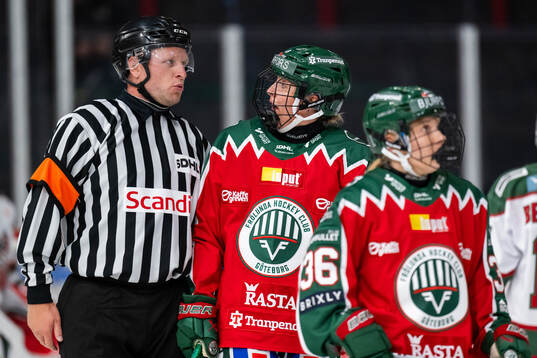 Domare Christoffer Palmqvist och Frölundas Hanna Olsson