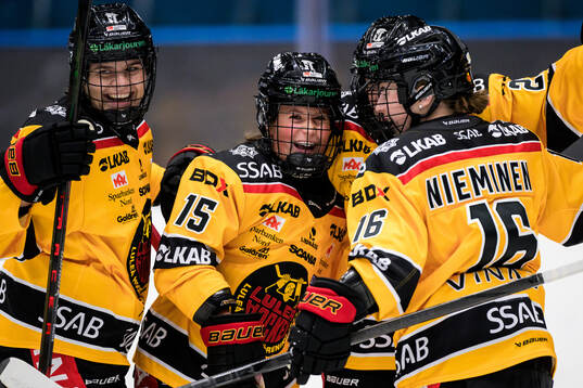 Luleås Reece Hunt jublar