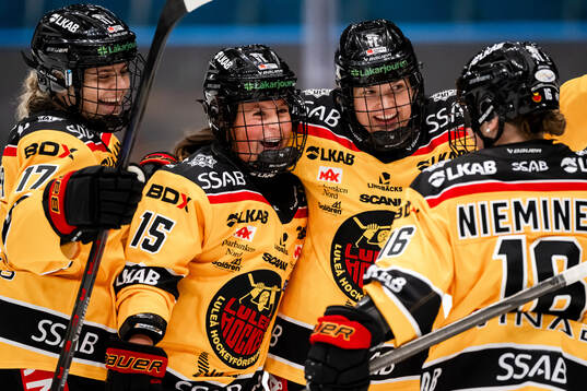 Luleås Reece Hunt jublar
