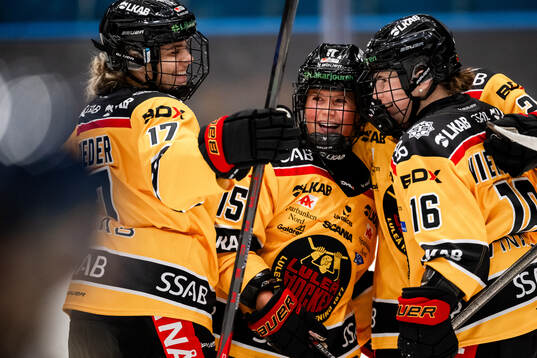 Luleås Reece Hunt jublar