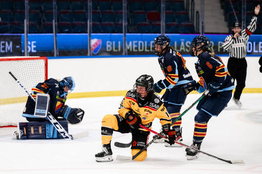 Luleås Reece Hunt med en målchans