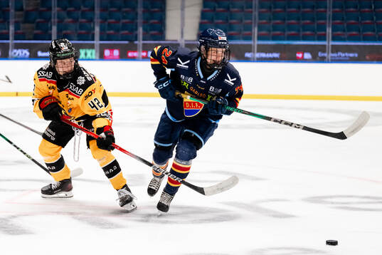 Luleås Viivi Vainikka och Djurgårdens Linnea Adelbertson